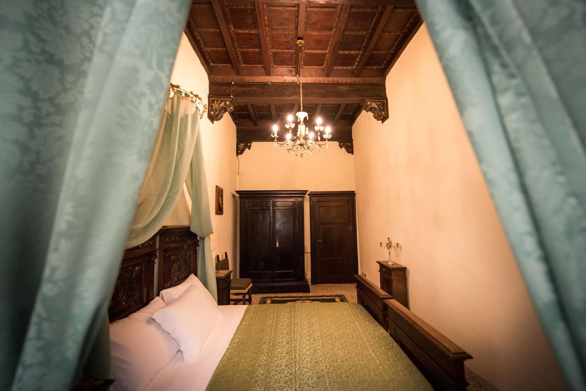 All'Ombra Della Torre Only Rooms Siena Kültér fotó